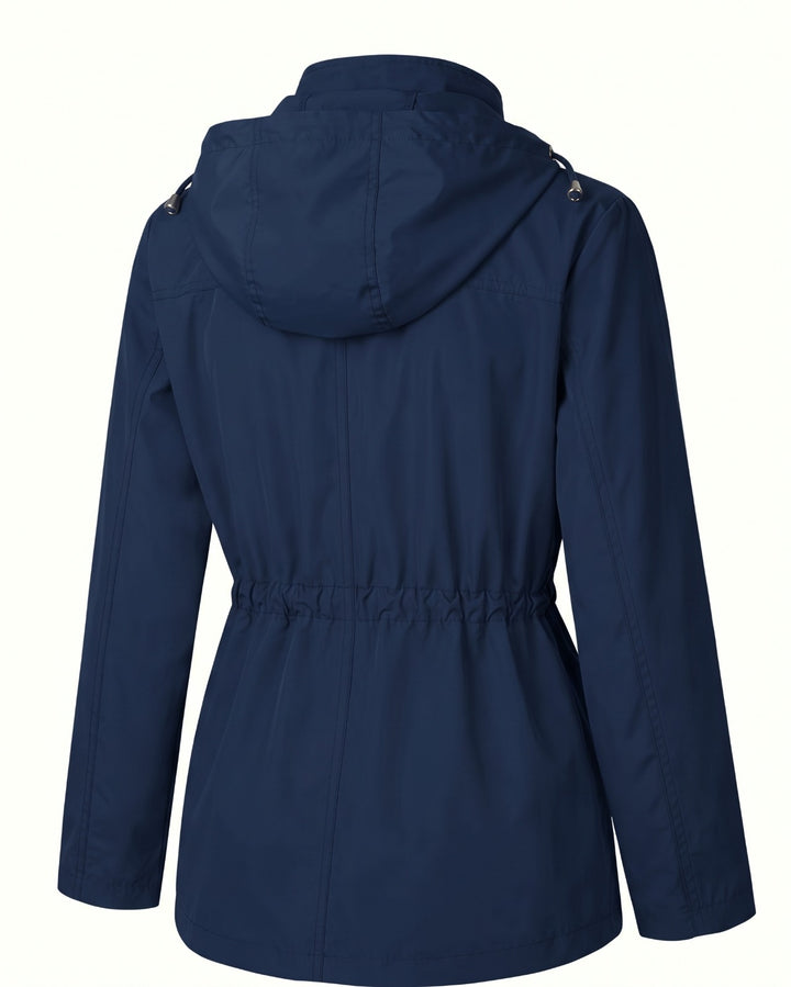 Chaqueta impermeable térmica en color azul oscuro, de espalda