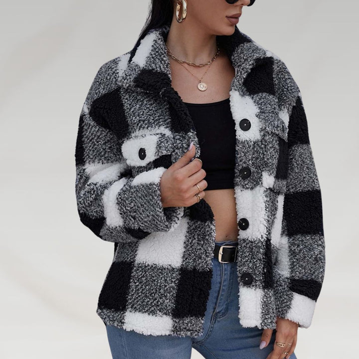 Chaqueta tipo camisa para dama en color negro, puesta