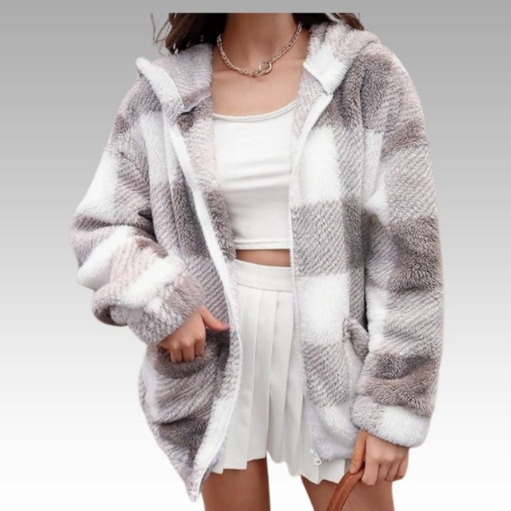 Chaqueta primavera de cuadros en color gris, puesta